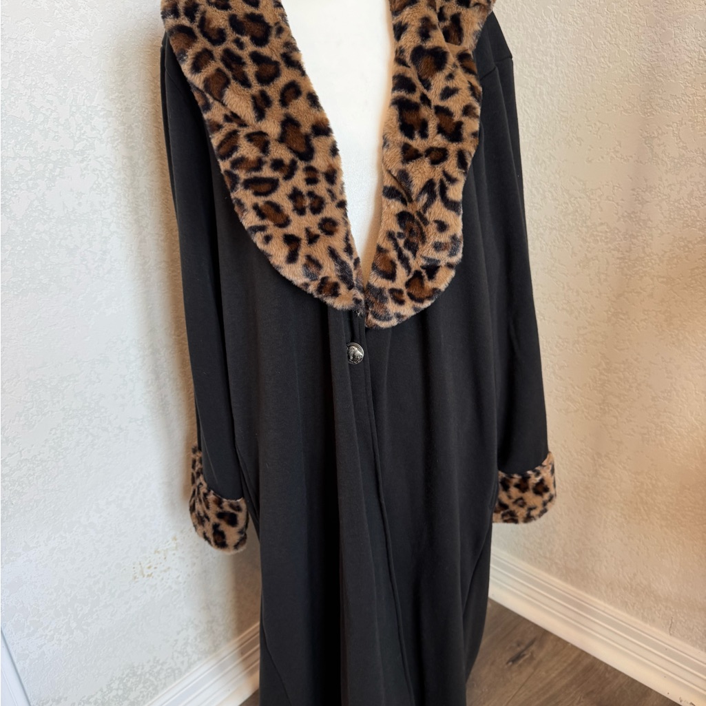 Elegant Black Duster With Leopard Print Accents